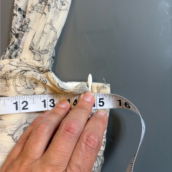 White House Black Market Romantic Silk Sleeveless Flowy Tank Top size Small - Picture 6 of 9